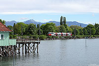 Bei der ÖBB ist der E-Talent seit einigen Jahren recht störungsfrei im Einsatz. Der Nahverkehr zwischen Lindau und Bregenz ist in fester Hand dieser Triebwagen. Als REX5597 nach Bludenz hat der 4024 036 soeben den Inselbahnhof verlassen. 18.5.2013