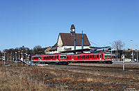 Vom einstigen Bahnhof Remscheid Lennep sind nur noch die beiden Durchfahrgleise übrig geblieben. Am 4.3.2013 begegnen sich hier die aus dem 628 507 gebildete RB30785 nach Solingen Hbf und der 628 540, der als RB30784 auf dem Weg nach Wuppertal war.
