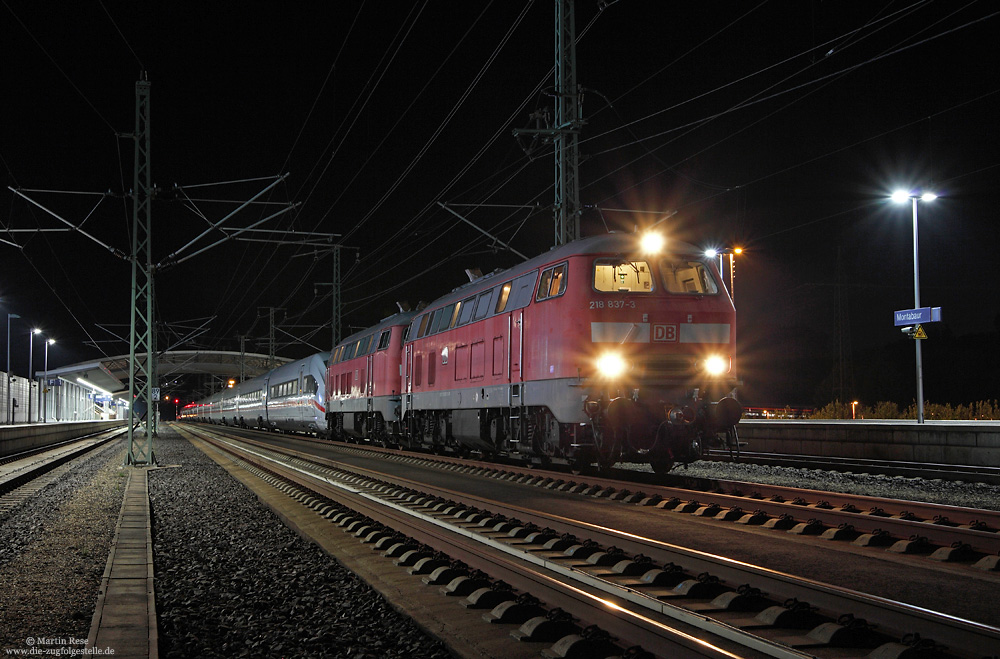 Anfang September fanden Abschleppversuche mit dem ICE4 auf der Schnellfahrstrecke Köln-Rhein Main statt. Neben der Baureihe 218 wurde auch die Baureihe 245 getestet. Am frühen Morgen des 2.9.2016 hat der aus der 218 837, 218 813 und 412 009 gebildete Messzug89285 den Bahnhof Montabaur erreicht.