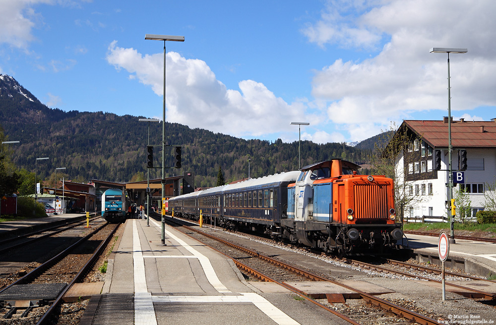 Planmäßige Einsätze der Baureihe 212 auf der Strecke Immenstadt - Oberstdorf dürften schon viele Jahre zurückliegen! Am 12.5.2017 kamen die 212 063 und 212 242 der SVG mit einem Sonderzug aus Augsburg hierher.