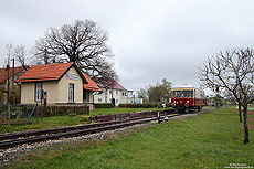 Die Fahrzeiten auf der Museumseisenbahn nach Gerstetten sind derart großzügig ausgelegt, dass die Möglichkeit bestand, die Unterwegshalte für Fotos zu nutzen. So entstand die Aufnahme des T06 am Haltepunkt Waldhausen.