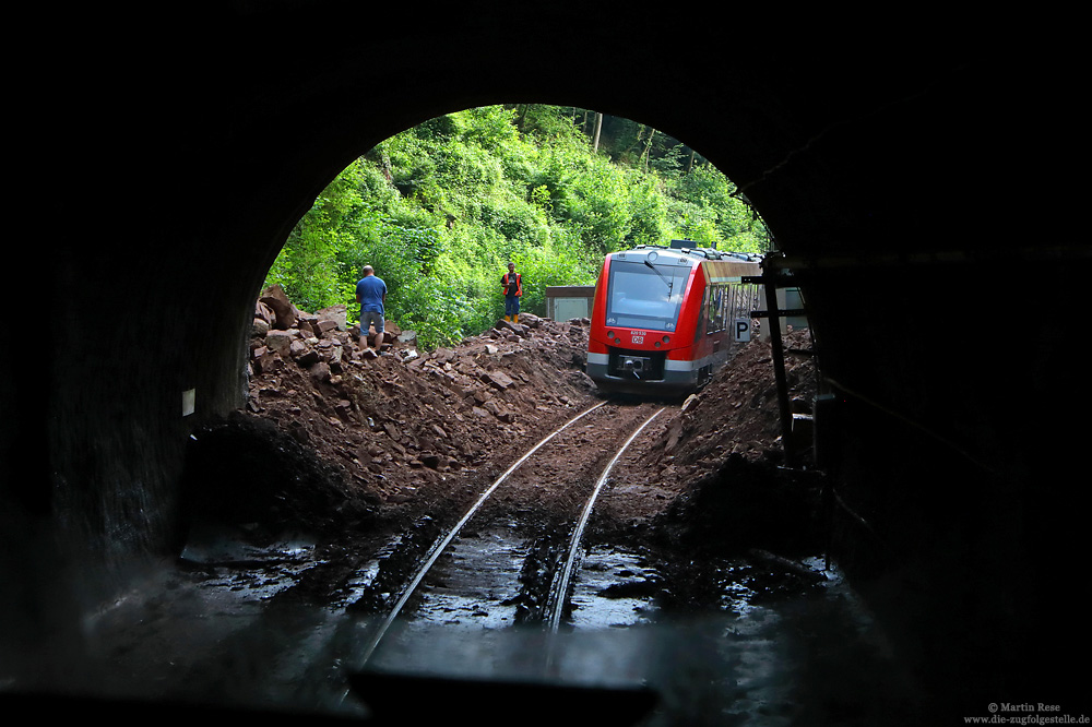 Entgleister 620 530 am Wilsecker Tunnel nach Unwetter