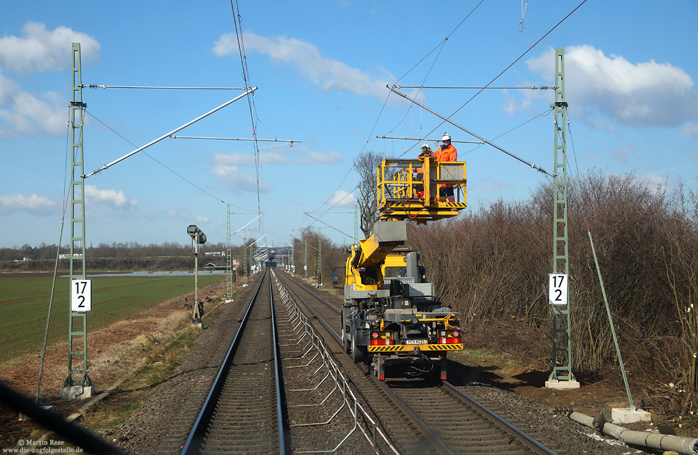 Fahrleitungsarbeiten auf der Strecke Köln - Bonn zwischen Sechtem und Brühl
