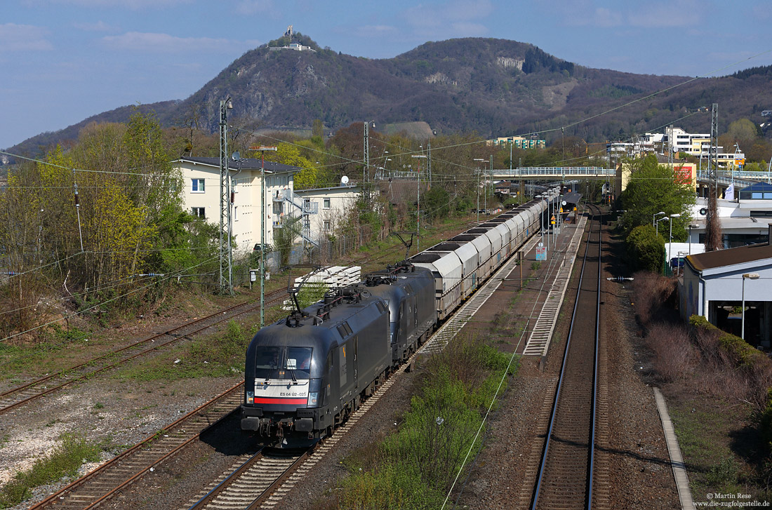 ES64 U2-025 alias 182 525 mit Kohlezug im Bahnhof Bad Honnef auf der rechten Rheinstrecke