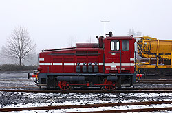 V26 der Westerwaldbahn NVR-Nummer 98 80 3944 008-8 abgestellt im Bahnhof Bindweide, Bild 42364