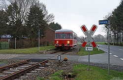 VT1 der Hümmlinger Kreisbahn an der Haltestelle Ostenwald