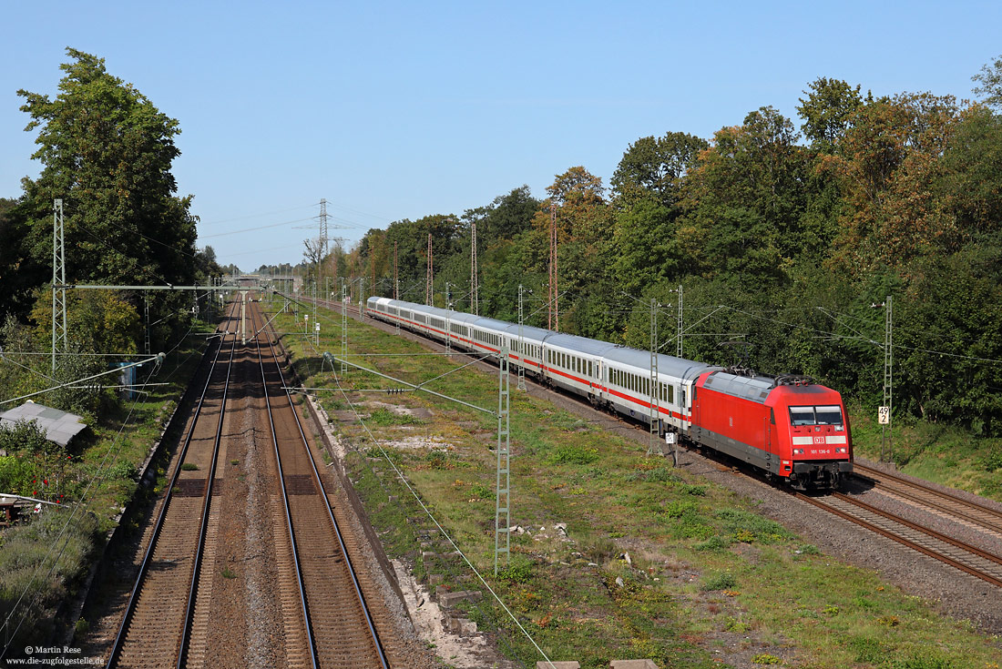 101 136 mit IC2217 am ehemaligen Bahnhof Kalkum