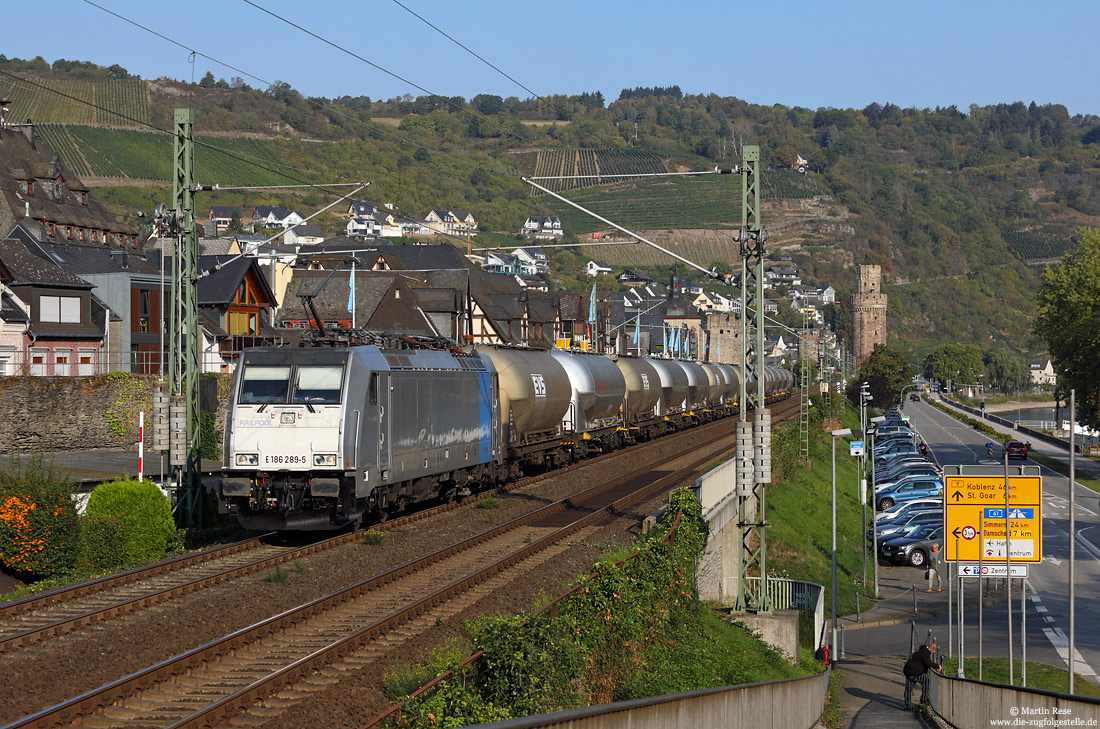 E186 278 mit einem Silozug in Oberwesel auf der linken Rheinstrecke