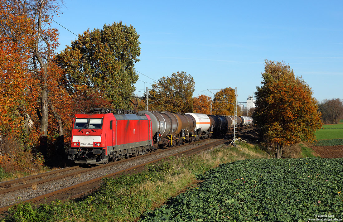 E186 338 mit Umleiter GC47562 bei Lindern auf der Grenzlandstrecke