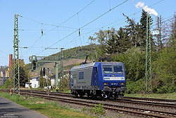 145 101 alias RBH205 auf der rechten Rheinstrecke im Bahnhof Bad Hönningen