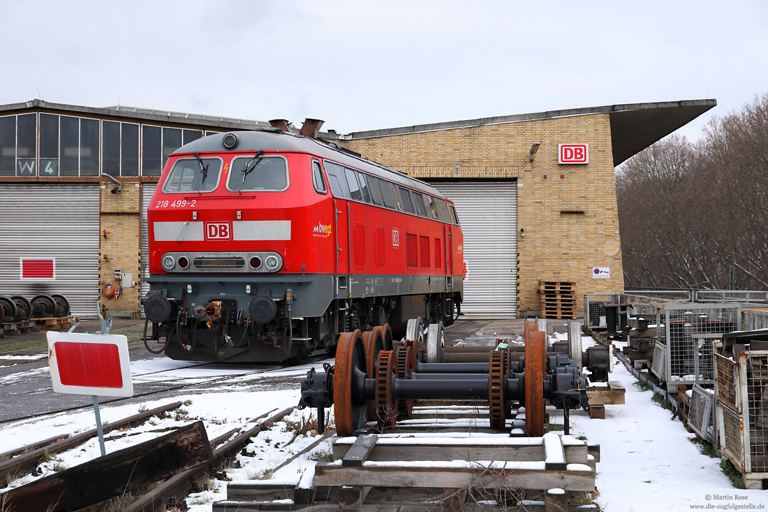 letztgebaute 218 499 in verkehrsrot in Stuttgart Bbf