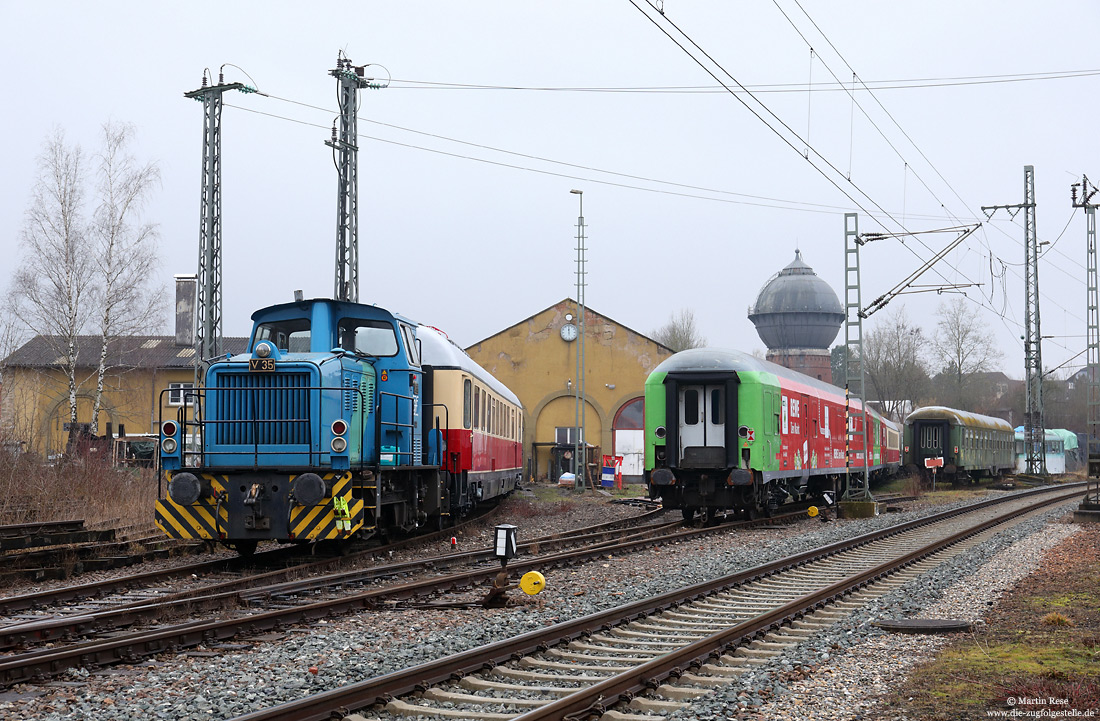 blaue V35 der GfF 98 80 0265 010-5, MaK 220090/1967 ehemals Jülicher Kreisbahn in Crailsheim