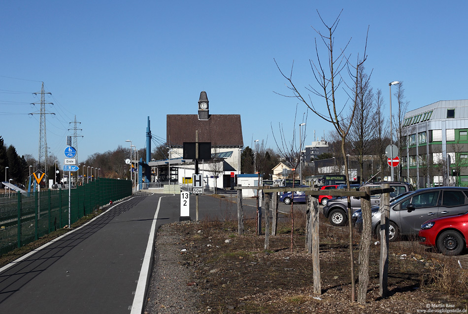 Bahnhof Remscheid Lennep im Zustand 2013 mit Empfangsgebäude