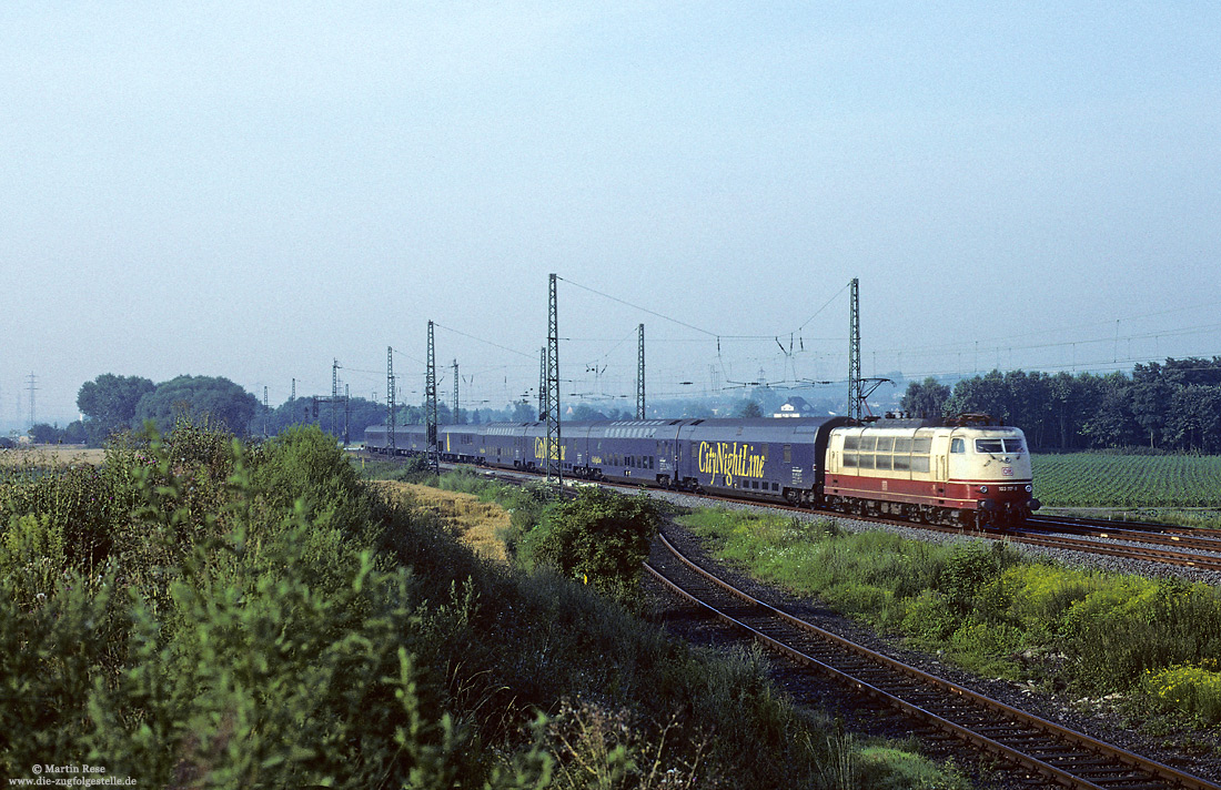 103 117 mit rotem Lokrahmen mit EN222 Donaukurier bei Kalscheuren