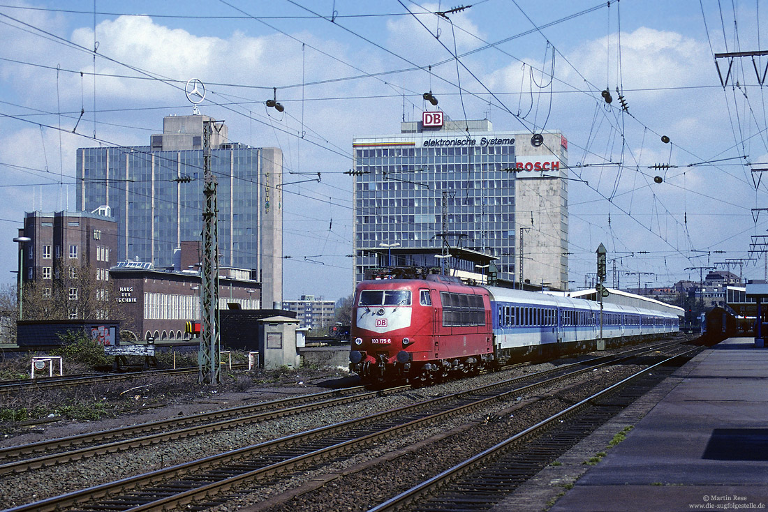 103 175 mit Interregio 2642 Brocken in Essen Hbf