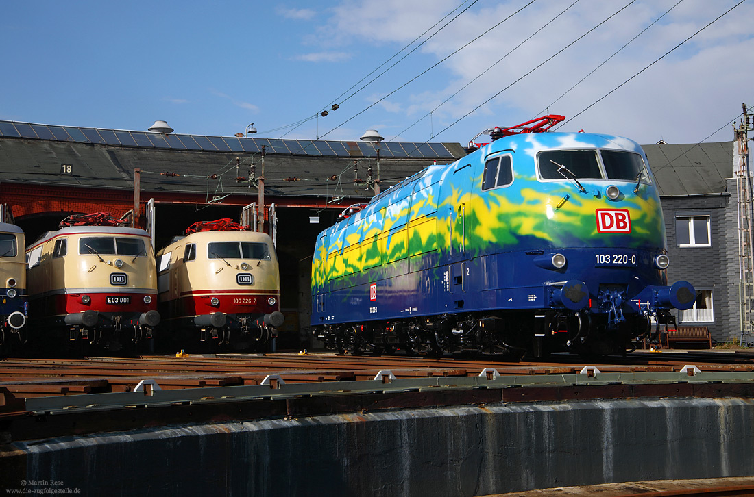 Nachdem die 103 220 im Dezember 2002 aus dem aktiven Dienst ausgeschieden war, gelangte die Lok in das Eisenbahnmuseum Neustadt /Weinstraße und war dort 10 Jahre lang im Freien abgestellt. Im völlig desolaten Zustand nahm sich die Firma Rail-Design-Bäcker der Lok an und präsentierte diese im Sommer 2018 frisch lackiert in den „Touristikzug-Farben“. Am 26.8.2018 zeigt sich die 103 220 neben der 103 226 und E03 001 im Südwestfälischen Eisenbahnmuseum in Siegen.