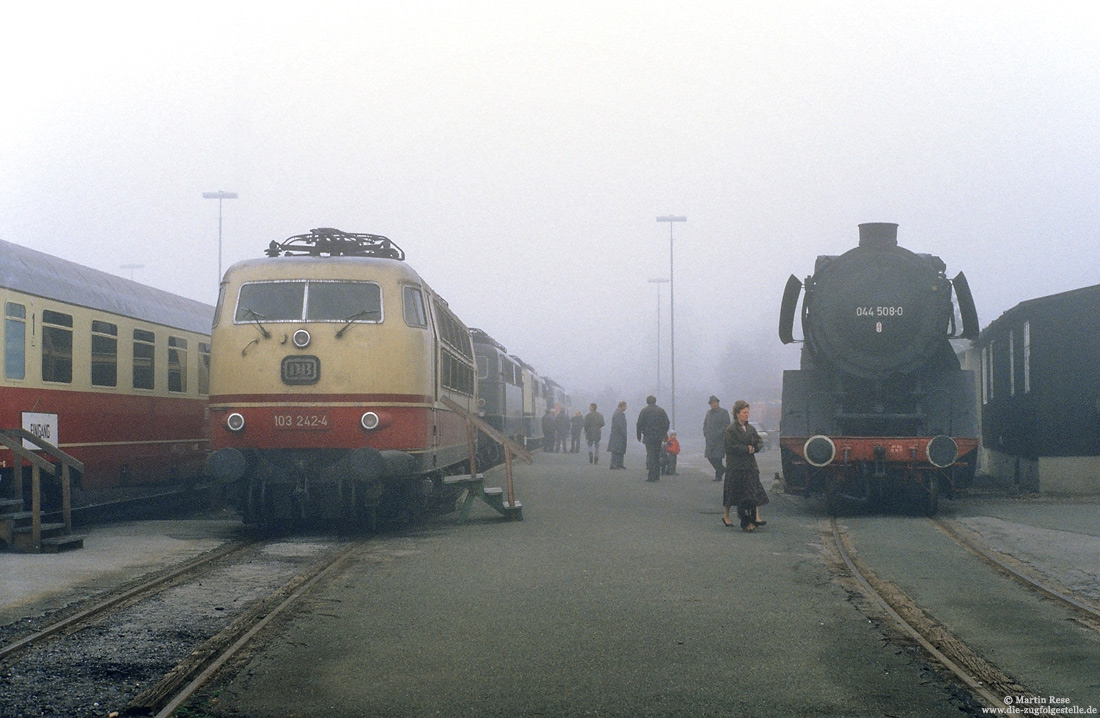 103 242 und 044 508 auf Fahrzeugschau im Bahnhof Lippstadt