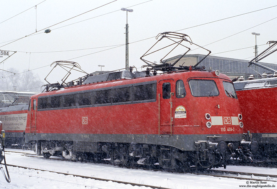 110 408 in verkehrsrot im Bw Stuttgart 