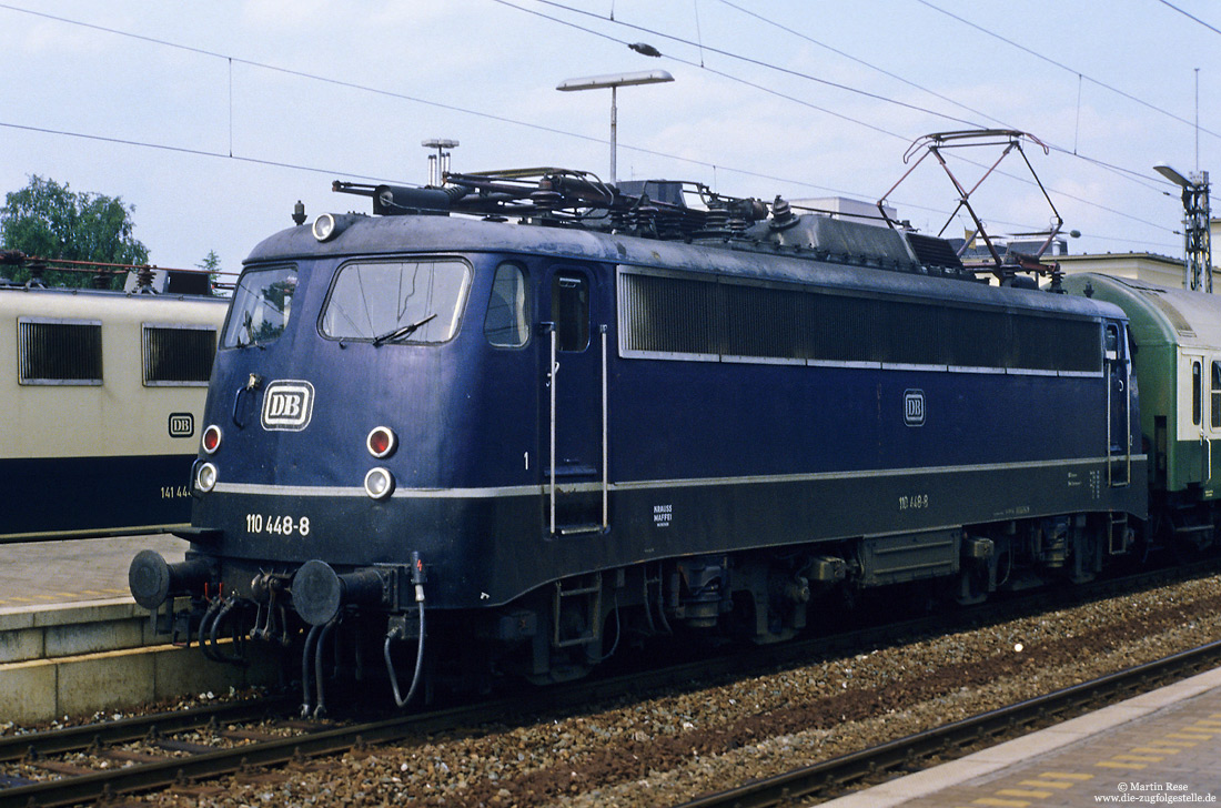 Portrait der 110 448 in blau in Paderborn Hbf