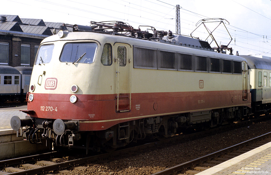 112 270 in rot beige in Paderborn Hbf 