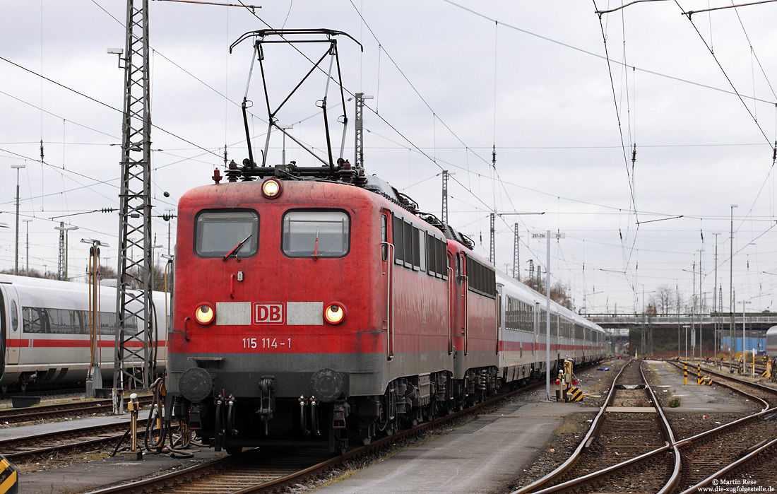 verschmutzte 115 114 ehemalige 110 114 mit Pbz2471 in Dortmund Bbf