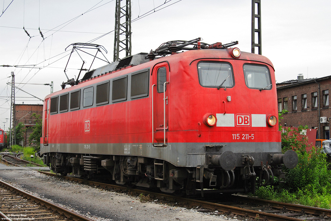 Portrait der 115 211 ex 110 211 ex E10 211 in Dortmund Bbf