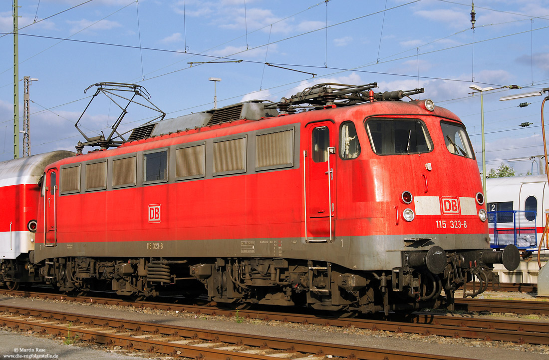 Portrait der 115 323 ex 110 323 ex E10 323 in Dortmund Bbf