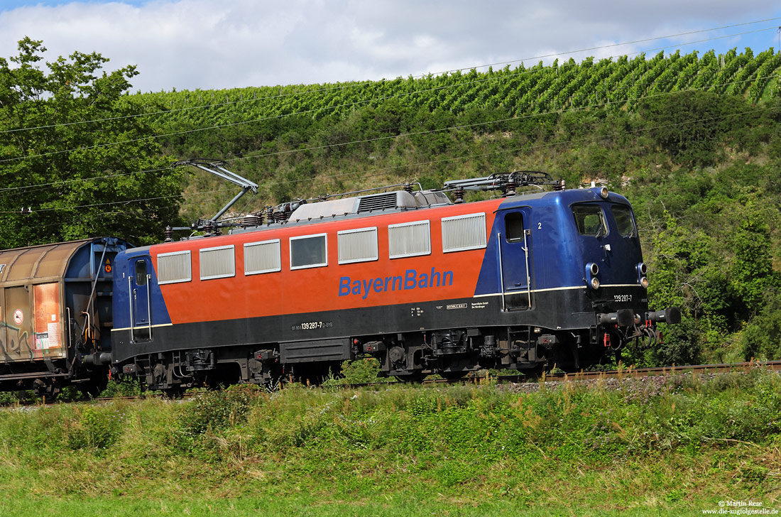 139 287 ex 110 287 der Bayernbahn in eigenwilliger Lackierung bei Himmelstadt