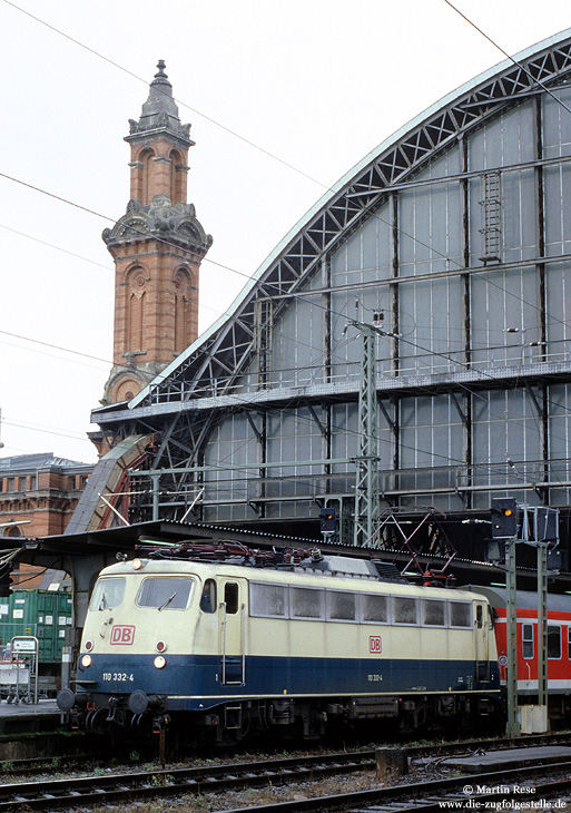 110 332 in oceanblau in Bremen Hbf