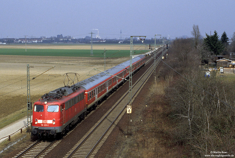 110 333 mit RE4090 bei Ludwigshafen Rheingönheim