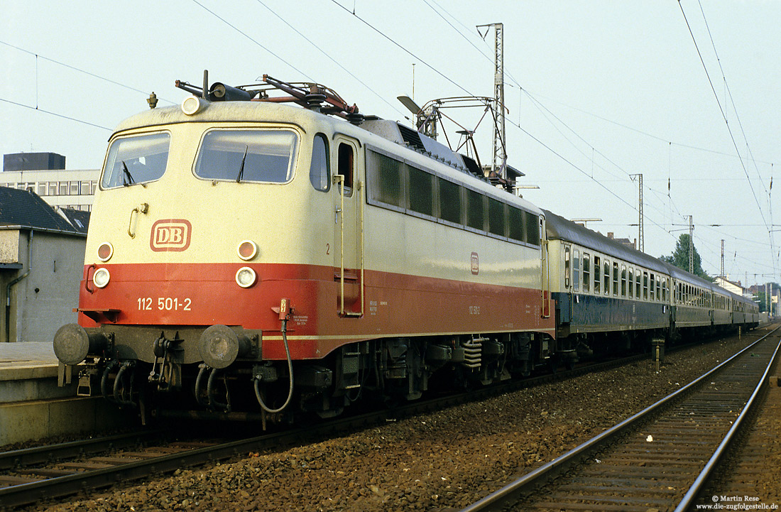 112 501 mit D840 Braunschweig - Köln in Paderborn Hbf