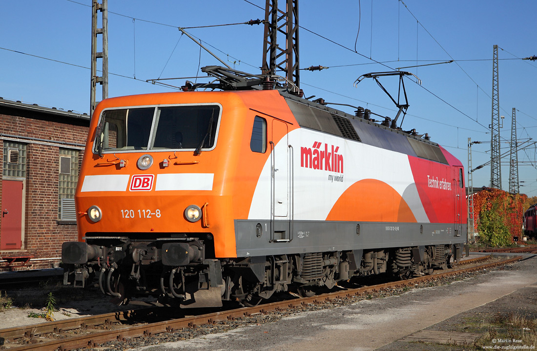 120 112 mit Werbung für Märklin beklebt in Dortmund Bbf