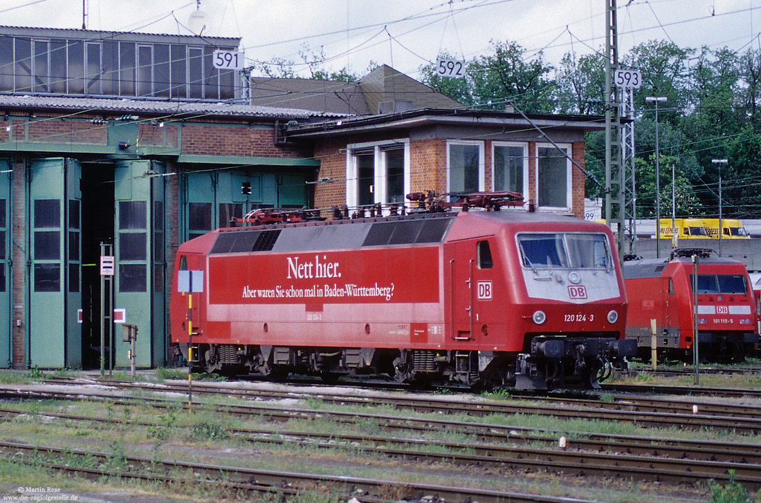 120 124 mit Werbung Nett hier! Aber waren Sie schon mal in Baden Württemberg? in Stuttgart Hbf