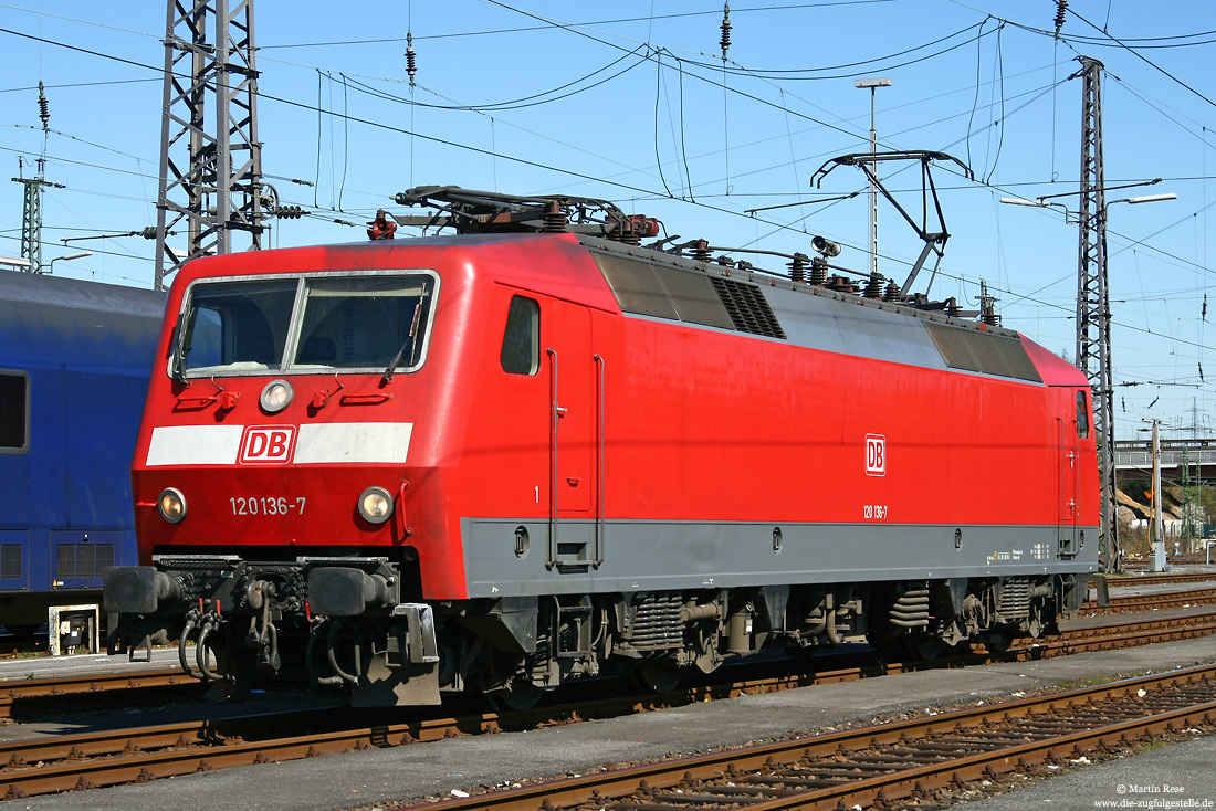 120 136 in verkehrsrot in Dortmund Bbf