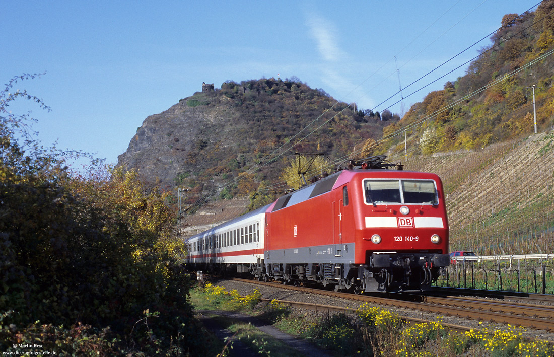 120 140 unterhalb der Burgruine Hammerstein auf der rechten Rheinstrecke