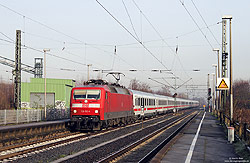 120 152 mit InterCity im Bahnhof Dortmund-Derne