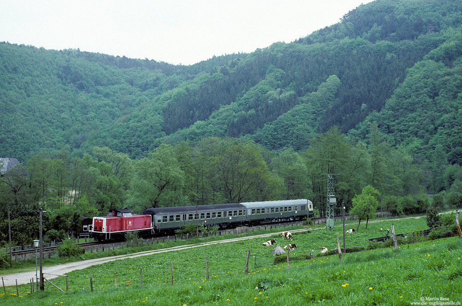 212 255 mit N7967 nach Heimbach bei Zerkall auf der Rurtalbahn