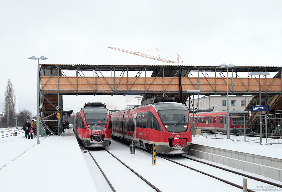 644 024 im Bahnhof Euskirchen mit provisorischer Bahnsteigüberführung