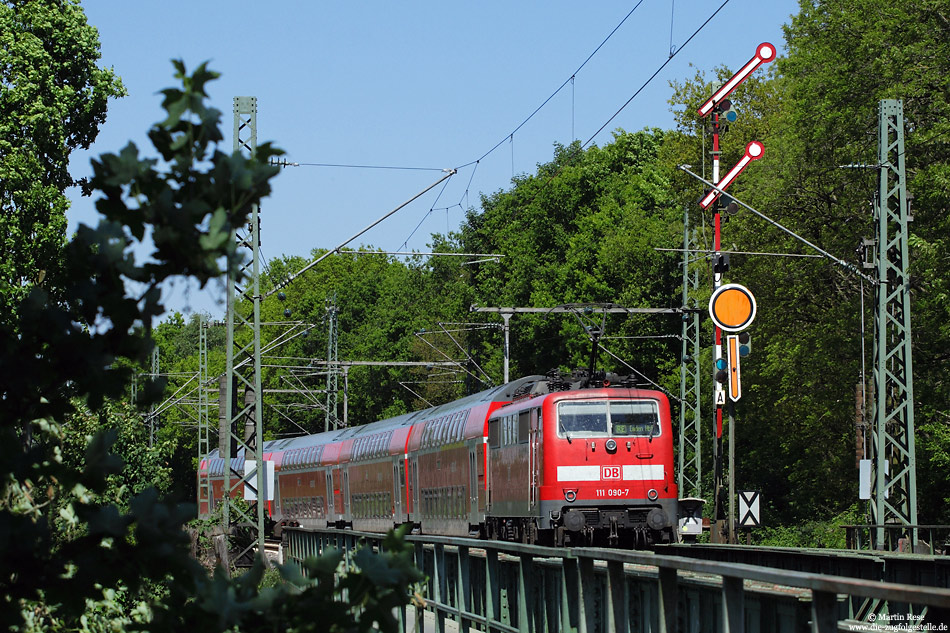 RE14148 geschoben von 111 090 mit Formsignal als Einfahrsignal in Meppen