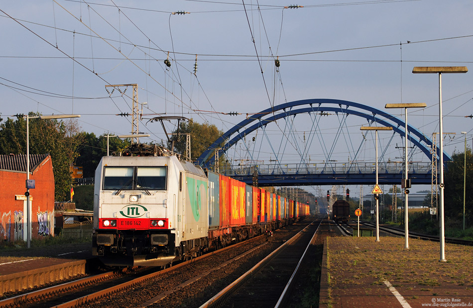 E186 142 der ITL mit Umleiter auf der KBS395 im Bahnhof Salzbergen