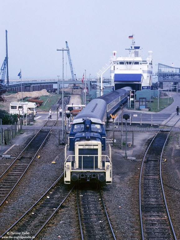 360 289 rangiert im Bahnhof Puttgarden