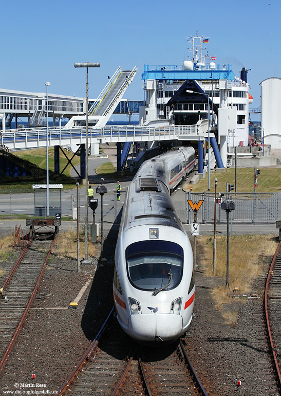 605 020 verlässt in Puttgarden die Fähre aus Dänemark