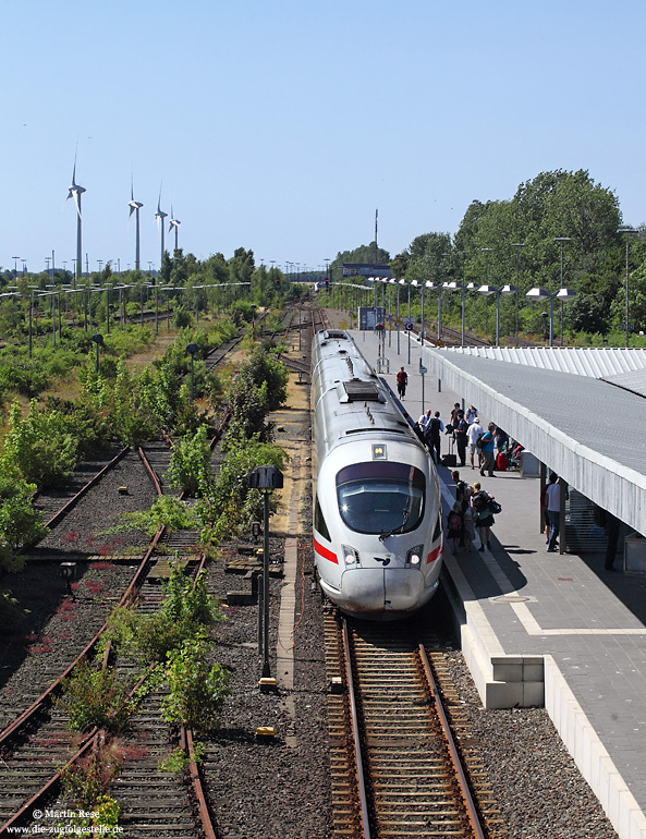 605 018 im Bahnhof Puttgarden