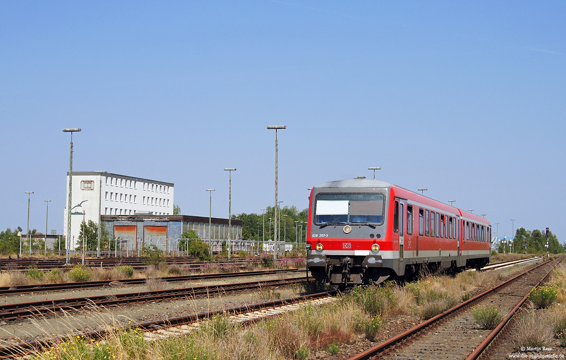 628 207 verlässt als RB21727 den Bahnhof Puttgarden