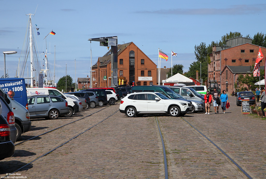 Gleisreste im Hafen von Orth auf der Insel Fehmarn