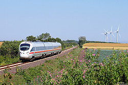 605 019 als ICE238 Kopenhagen - Hamburg Hbf bei Burg West, auf der Insel Fehmarn