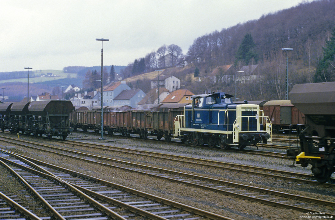 260 572 rangiert im Bahnhof Brügge