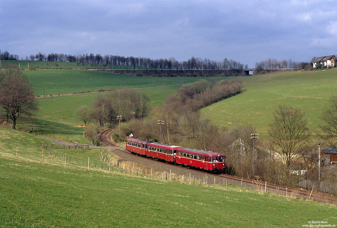 Schienenbussonderzug auf der Strecke Meinerzhagen - Marienheide bei Güntenbecke