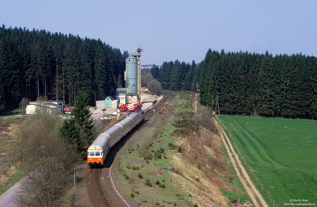 CityBahn Steuerwagen voraus am ehemaligen Bahnhof Holzwipper