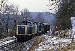 212 289 mit Güterzug auf der Strecke Brügge - Meinerzhagen bei Kierspe